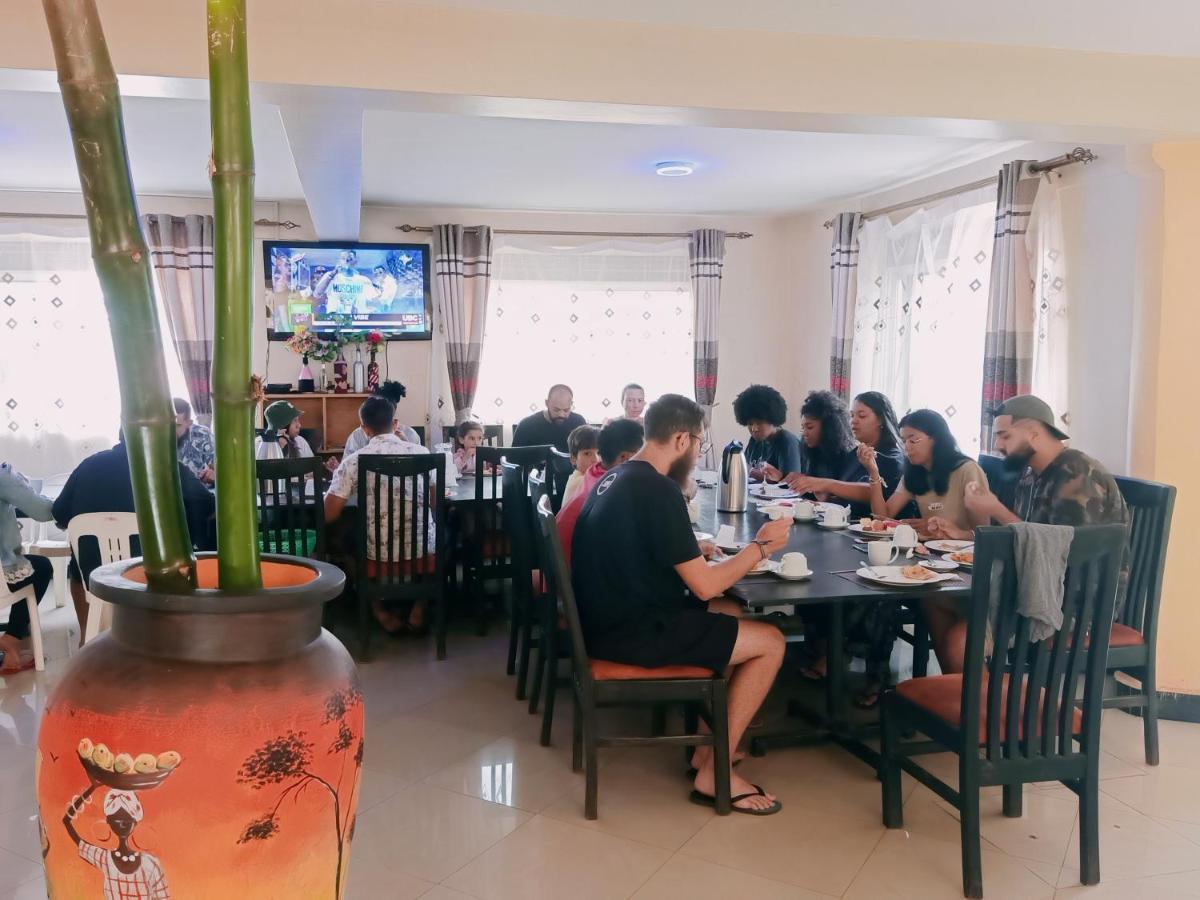 Acactus Hotel カンパラ エクステリア 写真